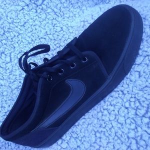 Men's Black Nike Shoe